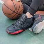 �Ϳ˚W��KYRIE 7 EP�@��Ь5����ȯ��689���]