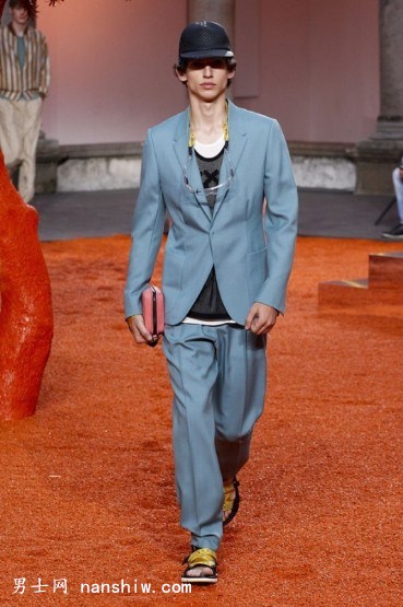 ���| Ermenegildo Zegna���၆2018���ĕr�b��