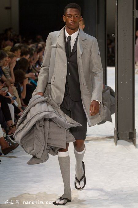 ���(ch��ng)| ���m���b��Moncler Gamme Bleu2018�������b��