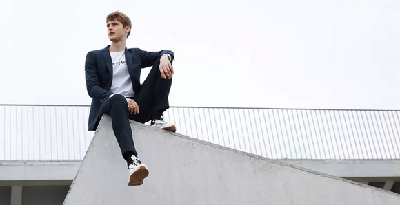 �����R��˹| ��Ƭ�װl(f��)���_��19�������L(f��ng)��