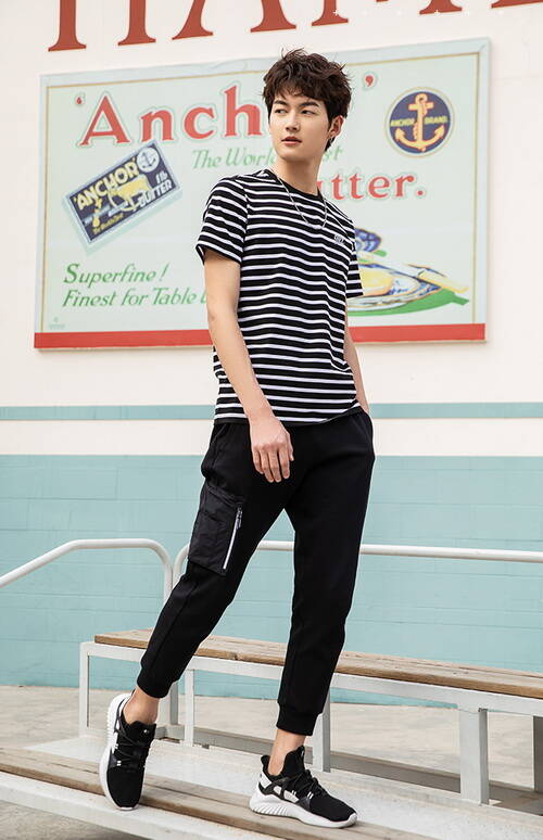 �ڰ׺�����+��ɫ����ѝ����(j��ng)����������^�r