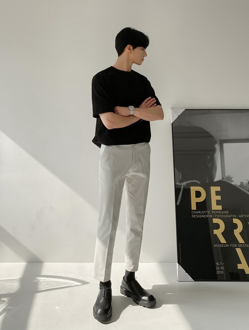 �ڶ���T��+��ɫ�ŷ�ѝ���ڰ׼�ɫ���佛(j��ng)��ÿ�